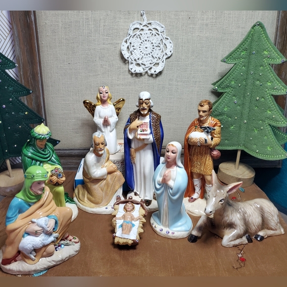 Vintage Holland Mold 1960s Swarovski Jeweled Nativity Set 9pc Handmade - Picture 5 of 15